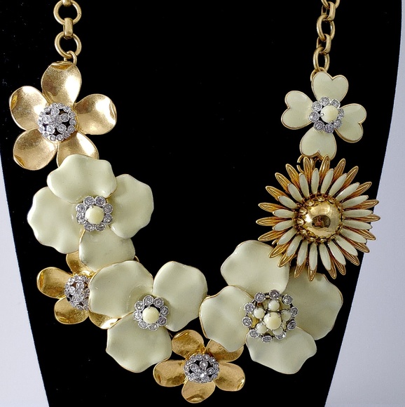 Stella & Dot Jewelry - RARE! Stella & Dot Statement Necklace Bloom